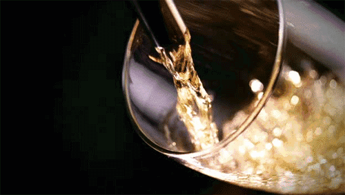 红酒不但仅是一杯佳酿这么简朴，，它所意味的更是一种臻纯曼妙的生涯境界。而瓷砖，，也需要细细品味，，才华真正读懂它。9月20日，，陶瓷一线品牌银河集团9873cm瓷砖潮安专卖店邀您配合开启一场优雅人生的品味之旅。