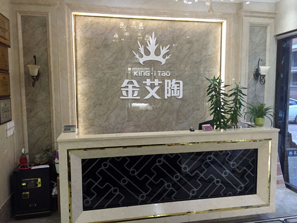 现在，，80后已经生长为壮年，，逐渐成为各个岗位的主要认真人，，因生涯的洗礼变得理性而不再激动。。！80后”，，他们青春洋溢，，在各个岗位上都冲在最前线。。！80后”独具个性和魅力，，已然成为各行各业主力军代表人物。。。作为80后典范的创业乐成代表陶瓷一线品牌 银河集团9873cm瓷砖 龙川总署理吴金星与他的销售团队即是其中之一。。。