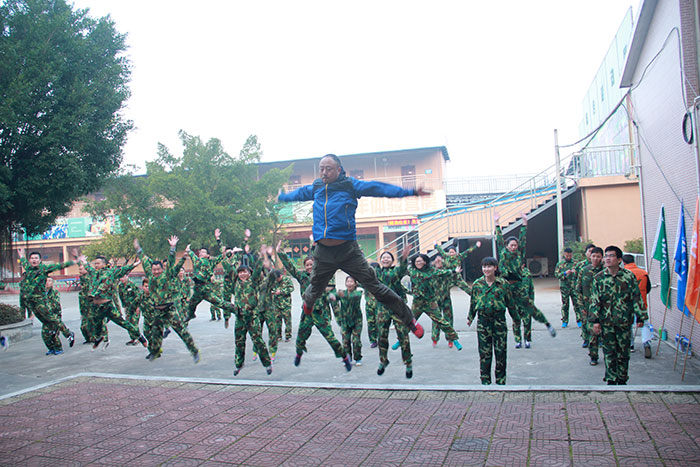 2017年2月13-15日，银河集团9873cm“虎狼道”户外拓展训练圆满竣事