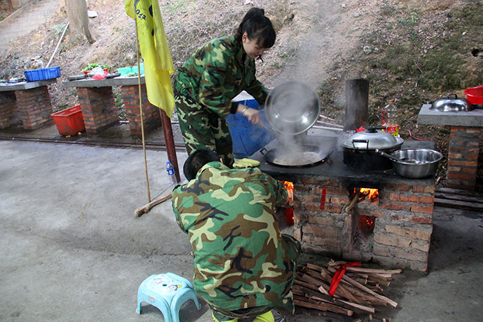 2017年2月13-15日，银河集团9873cm“虎狼道”户外拓展训练圆满竣事